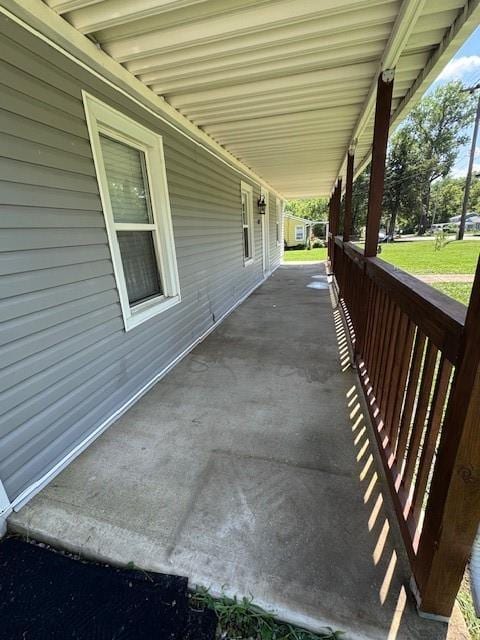 477 Shawnee Rd, Kansas City, KS 66103 - view of patio