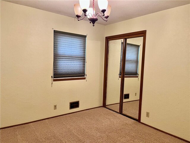 11510 Ridge Dr, Sugar Creek, MO 64054 - unfurnished room featuring carpet flooring and a chandelier