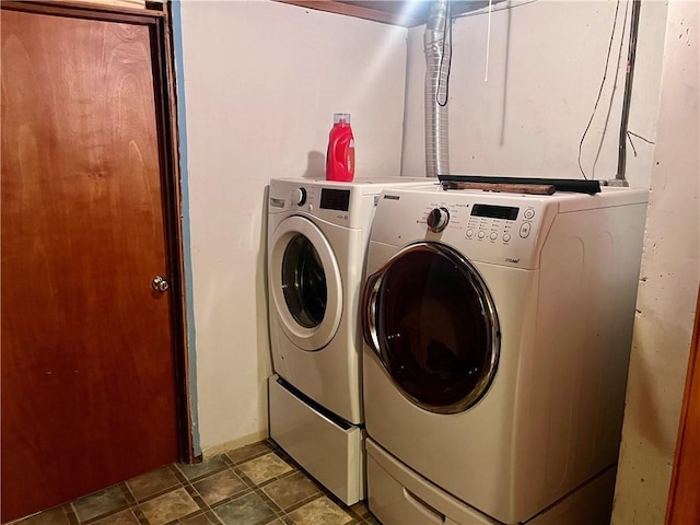 11510 Ridge Dr, Sugar Creek, MO 64054 - laundry area featuring independent washer and dryer