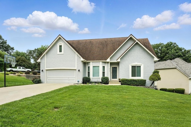 5136 NE Ash Grove Dr, Lees Summit, MO 64064 - traditional home featuring a front lawn, driveway, and a garage