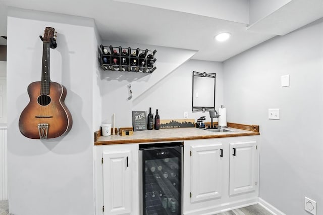 5136 NE Ash Grove Dr, Lees Summit, MO 64064 - indoor wet bar featuring wine cooler and recessed lighting