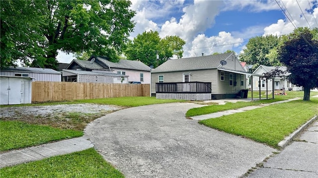400 Webster St, Chillicothe, MO 64601 - view of front facade with a wooden deck