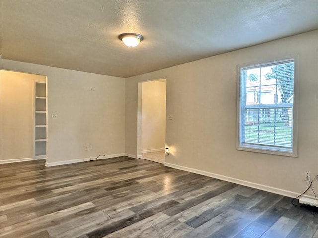400 Webster St, Chillicothe, MO 64601 - spare room with dark wood-style floors and a textured ceiling