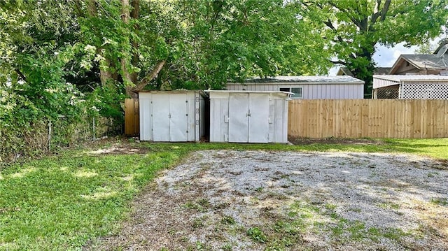 400 Webster St, Chillicothe, MO 64601 - view of yard featuring a shed
