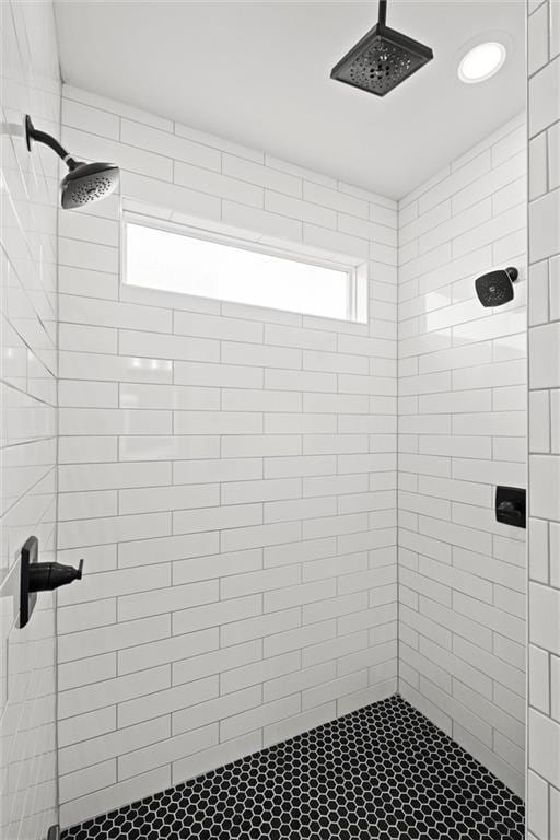 1213 NE Goshen Dr, Lees Summit, MO 64064 - bathroom with a tile shower
