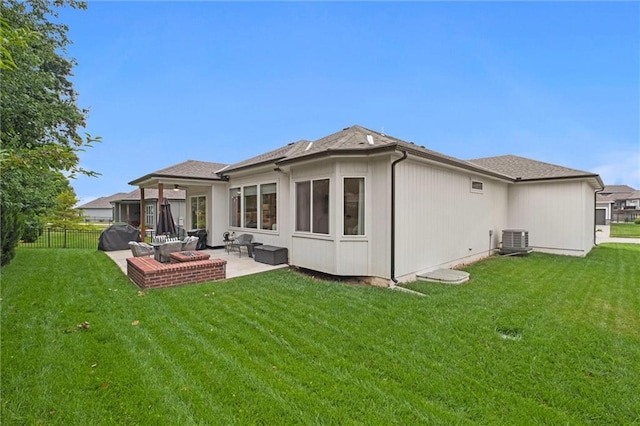 1213 NE Goshen Dr, Lees Summit, MO 64064 - rear view of house featuring a patio area and a ceiling fan