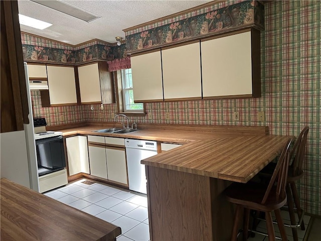 34908 E Shores Rd, Lone Jack, MO 64070 - kitchen with white appliances, wallpapered walls, ventilation hood, a textured ceiling, and a peninsula