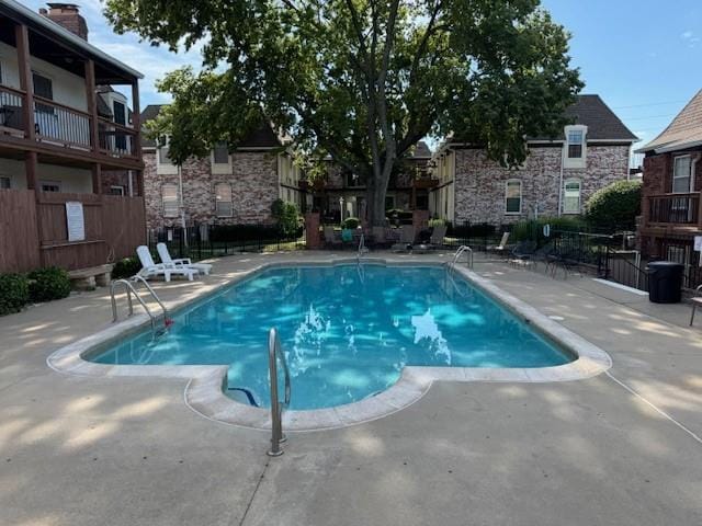 5737 Metcalf Ct, Overland Park, KS 66202 - community pool with a patio area