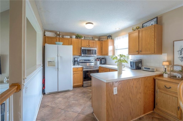 17470 S Walter St, Gardner, KS 66030 - kitchen with stainless steel appliances, tasteful backsplash, a peninsula, light countertops, and a textured ceiling