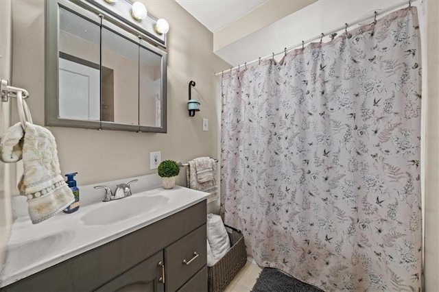 1115 W 26th St S, Independence, MO 64052 - full bath featuring vanity and a shower with curtain