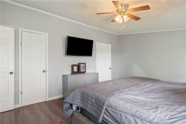 679 Kingman Rd, Pomona, KS 66076 - bedroom with wood finished floors, a textured ceiling, crown molding, and a ceiling fan