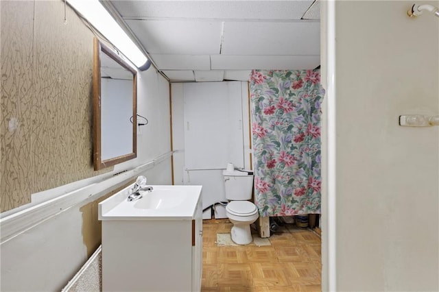 2111 Lombardy Dr, Kansas City, KS 66102 - bathroom with vanity and curtained shower