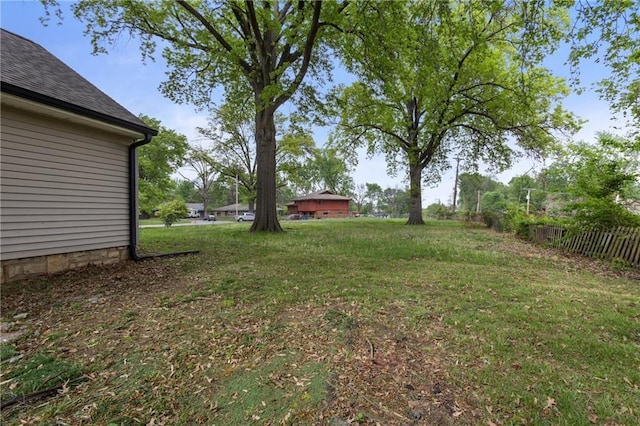 2111 Lombardy Dr, Kansas City, KS 66102 - view of yard