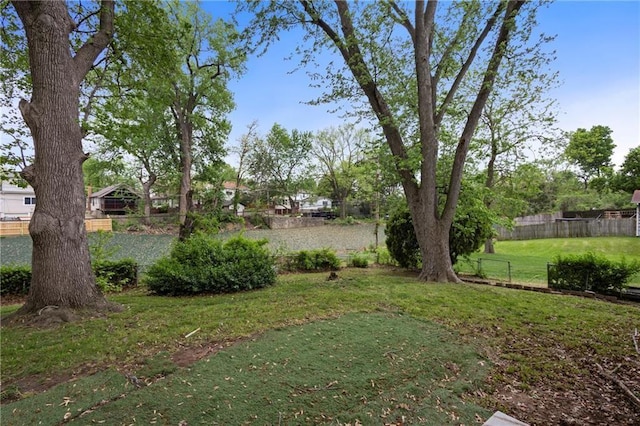 2111 Lombardy Dr, Kansas City, KS 66102 - view of yard