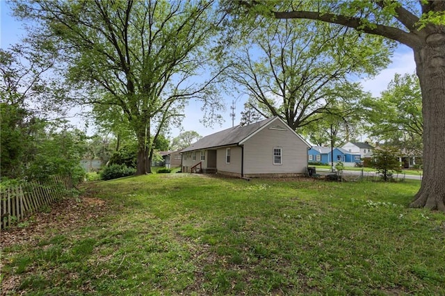 2111 Lombardy Dr, Kansas City, KS 66102 - view of yard