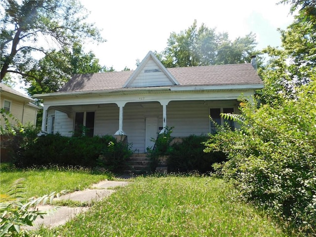 429 N Washington St, Nevada, MO 64772 - view of front of property with a porch