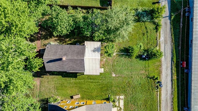 912 Pennsylvania St, Lawrence, KS 66044 - photo 38