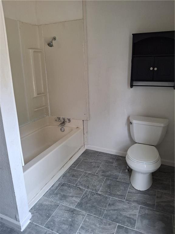 608 N Cedar St, Ottawa, KS 66067 - full bathroom featuring baseboards and shower / bathtub combination