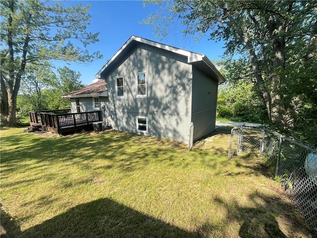 14948 Lakeside Dr, Excelsior Springs, MO 64024 - back of house with a wooden deck
