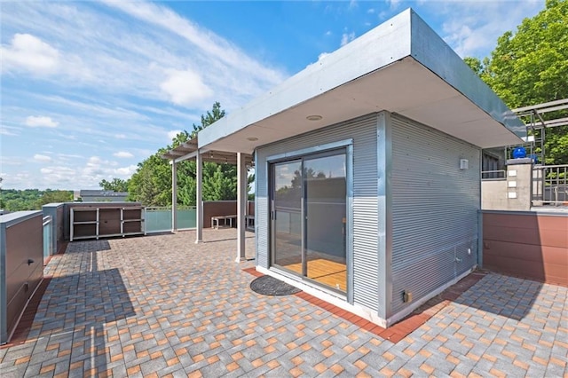 1303 W 47th St, Kansas City, MO 64112 - view of patio