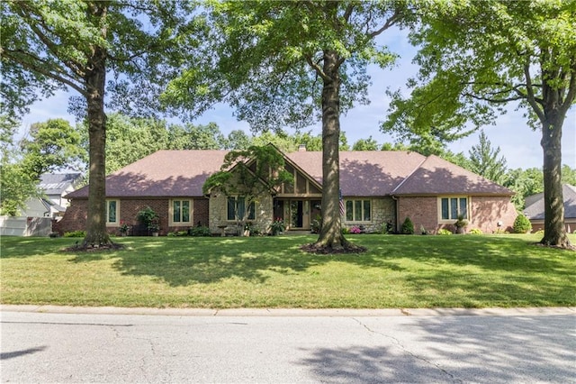 2005 NW Fawn Dr, Blue Springs, MO 64015 - view of front facade featuring a front yard