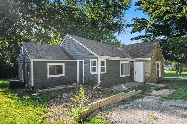 707 N Forest Ave, Independence, MO 64050 - view of front facade with roof with shingles