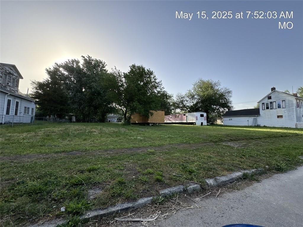 2221 S 9th St, Saint Joseph, MO 64503 - photo 3