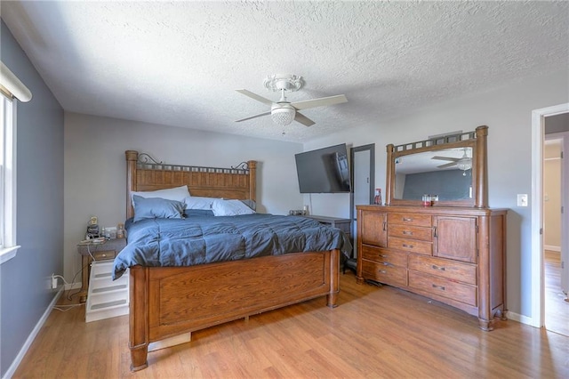 2508 N Mcbride Ave, Sugar Creek, MO 64050 - bedroom featuring light wood-type flooring, a textured ceiling, and ceiling fan