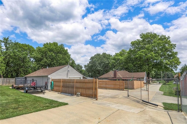 2508 N Mcbride Ave, Sugar Creek, MO 64050 - view of yard featuring a gate