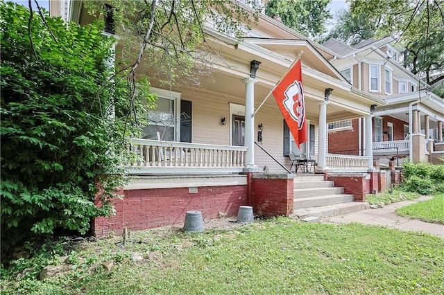 2517 Felix St, Saint Joseph, MO 64501 - view of front facade with covered porch and a front lawn
