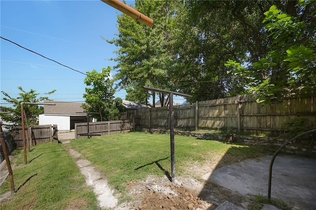 422 N Thompson St, Kansas City, KS 66101 - view of fenced backyard