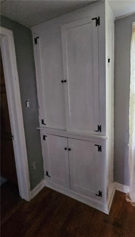 2003 S Elm St, Pittsburg, KS 66762 - detailed view of baseboards
