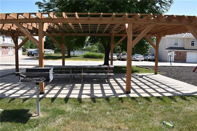 1529 E 120th St, Olathe, KS 66061 - view of home's community featuring a lawn