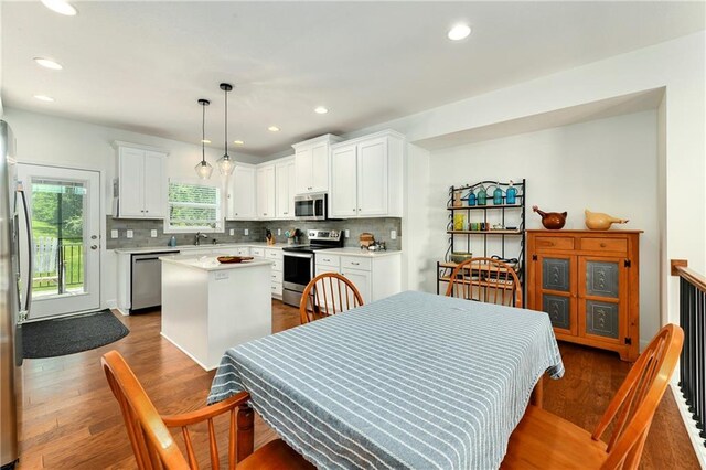 859 Canyon Ln, Lansing, KS 66043