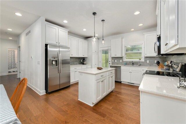 859 Canyon Ln, Lansing, KS 66043