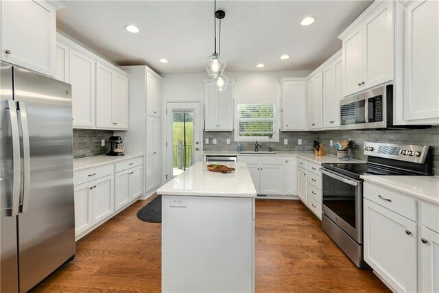 859 Canyon Ln, Lansing, KS 66043