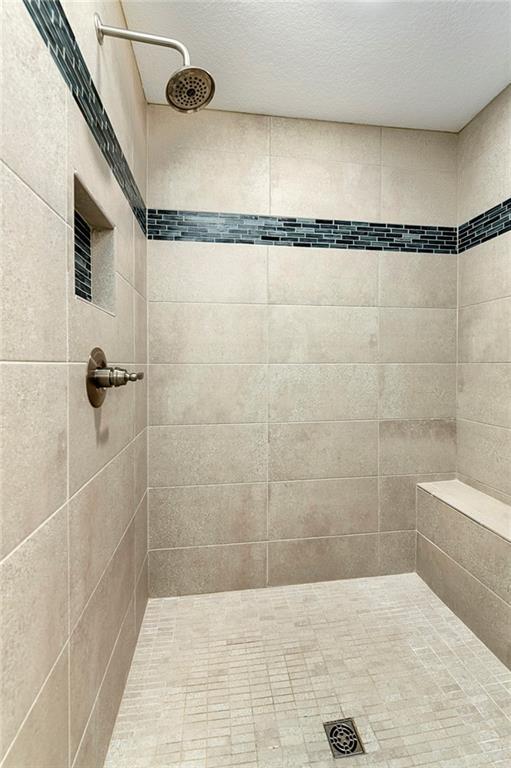 859 Canyon Ln, Lansing, KS 66043