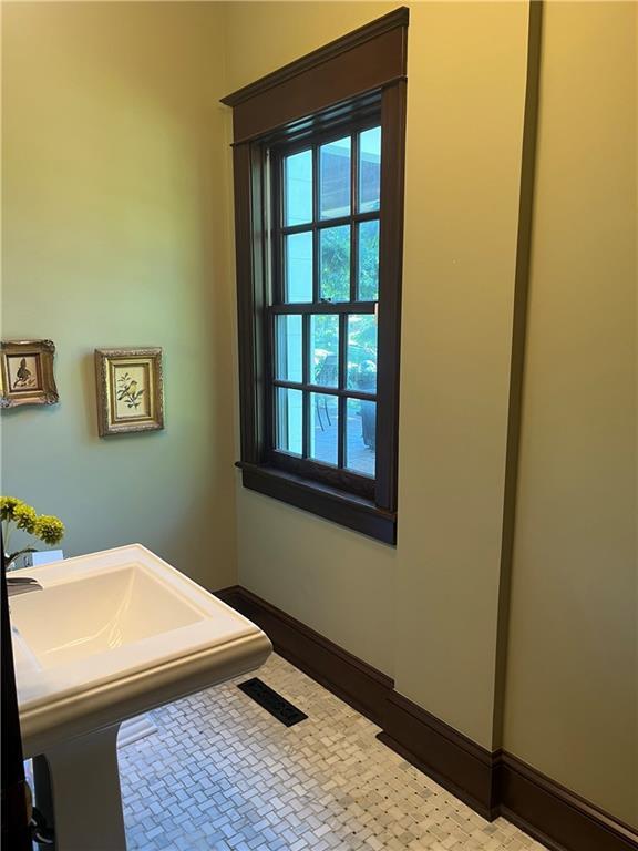 920 N Noyes Blvd, Saint Joseph, MO 64506 - photo 10
