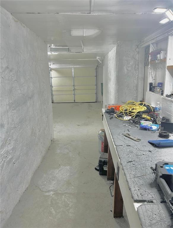 4123 E 6th St, Kansas City, MO 64124 - view of garage
