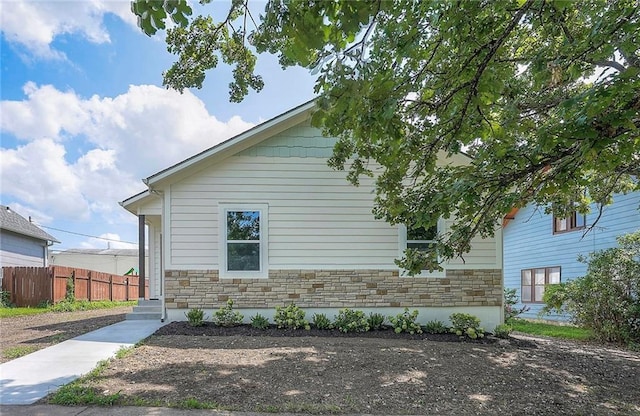 105 W Shawnee St, Paola, KS 66071 - photo 1