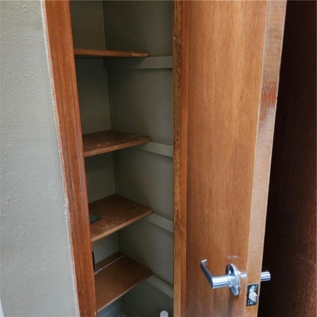 9318 Greenway Ln, Lenexa, KS 66215 - view of closet