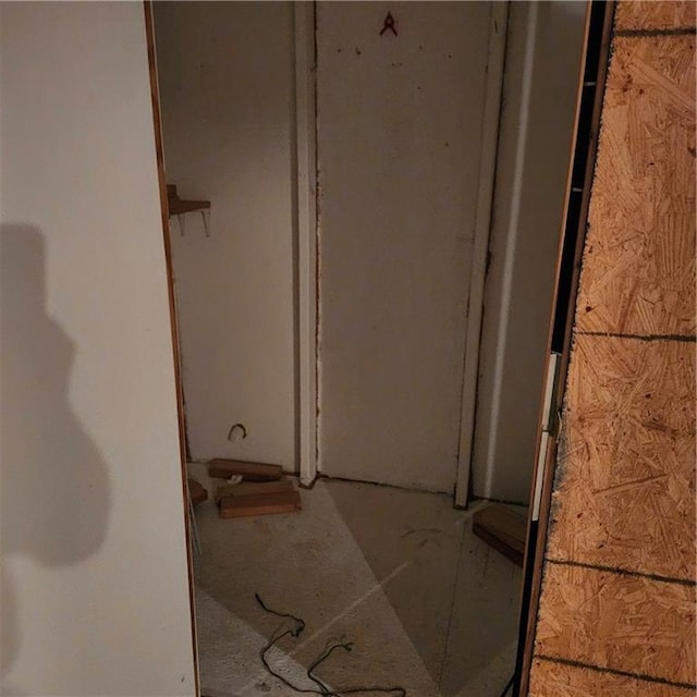 9318 Greenway Ln, Lenexa, KS 66215 - view of bathroom
