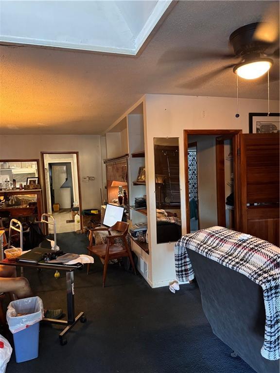 4308 Paseo Blvd, Kansas City, MO 64110 - carpeted living area featuring ceiling fan
