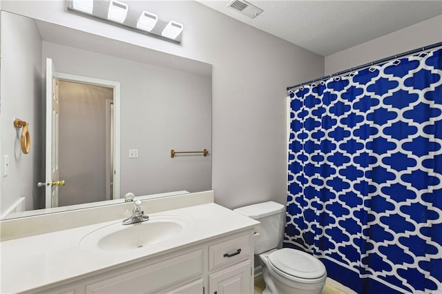 701 Redbud Dr, Paola, KS 66071 - bathroom with vanity and a shower with shower curtain