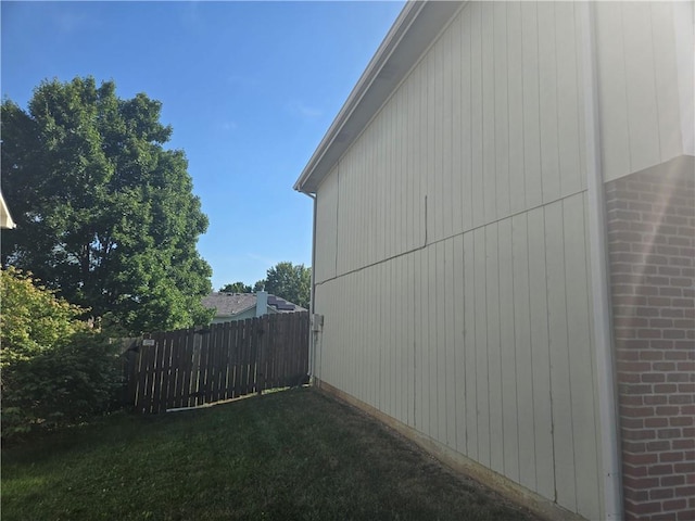 1720 SE Kenwood Dr, Blue Springs, MO 64014 - view of side of property featuring brick siding