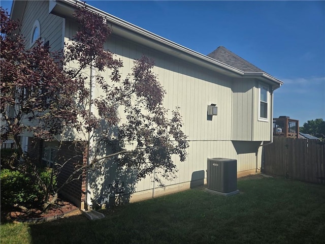 1720 SE Kenwood Dr, Blue Springs, MO 64014 - view of property exterior featuring a cooling unit