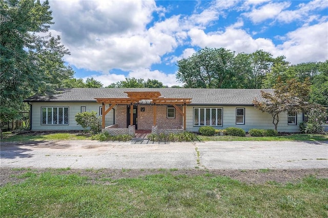 9730 State Line Rd, Leawood, KS 66206 - ranch-style house featuring a pergola