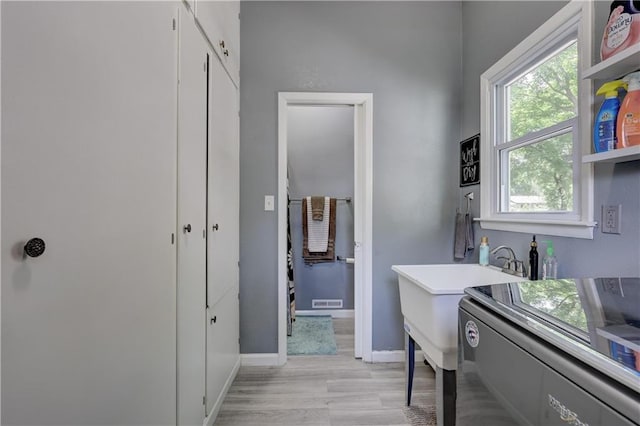 2509 E 4th St, Pittsburg, KS 66762 - washroom featuring light wood-style flooring and baseboards