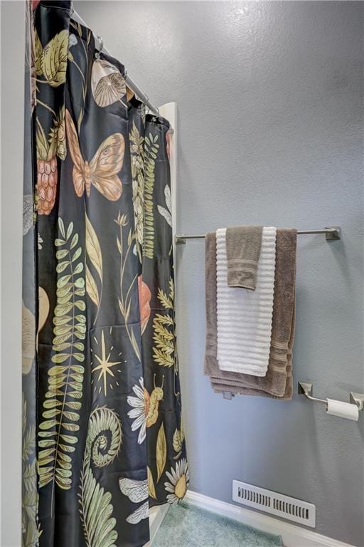 2509 E 4th St, Pittsburg, KS 66762 - bathroom featuring a shower with curtain