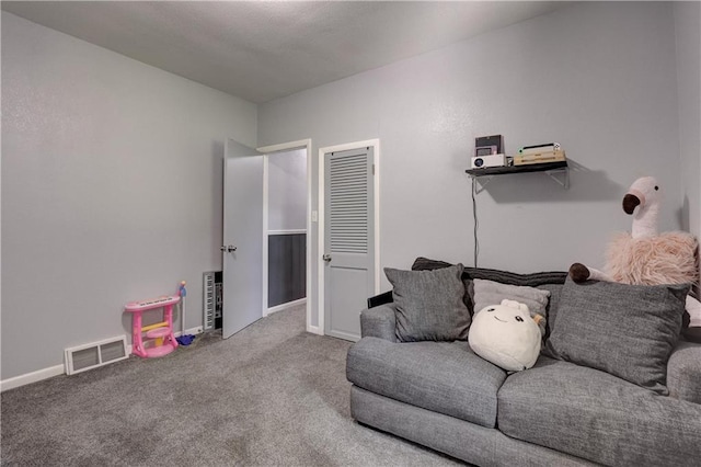 2509 E 4th St, Pittsburg, KS 66762 - carpeted living room featuring baseboards